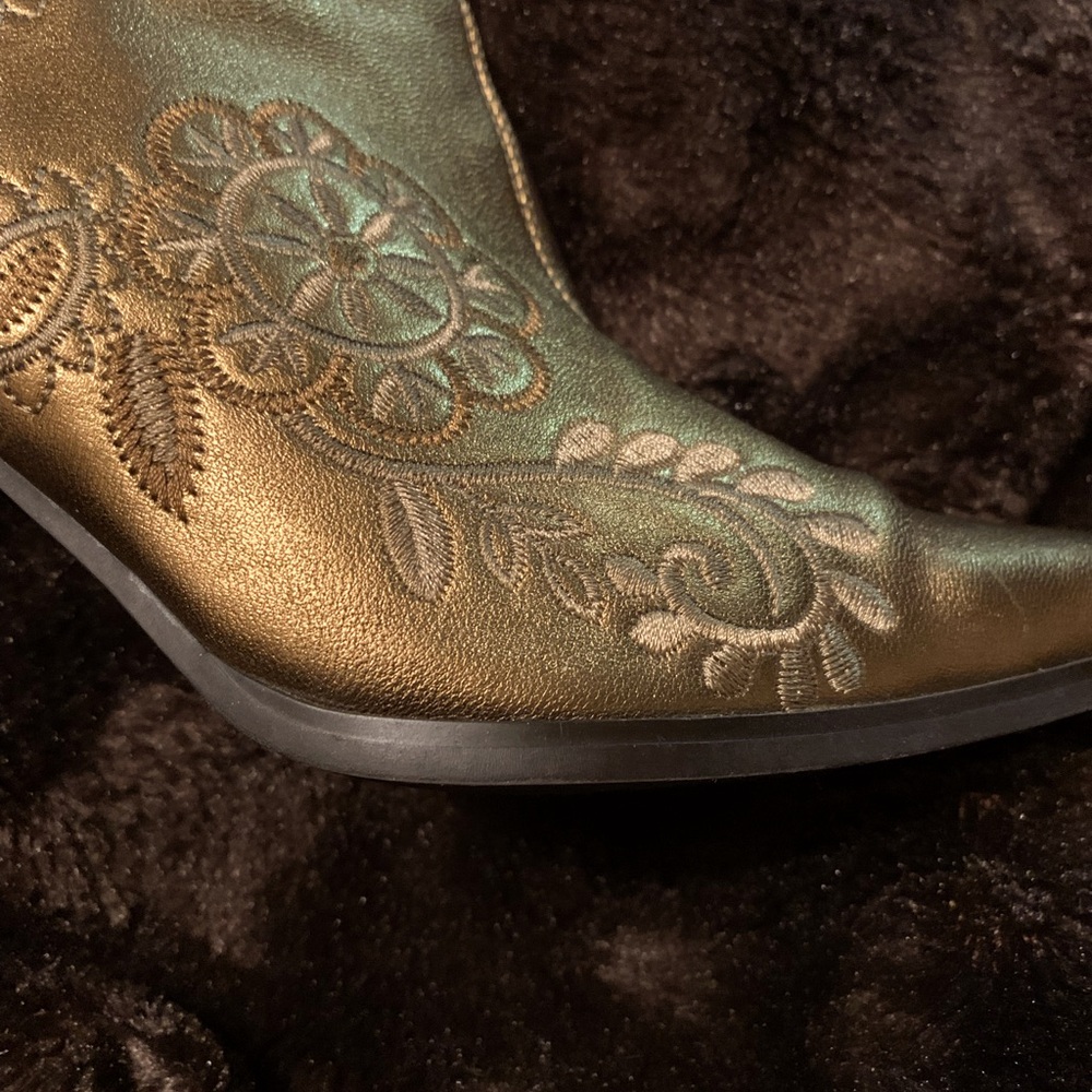 Size 7 Ferra Giacoma Gold Embroidered Boots
